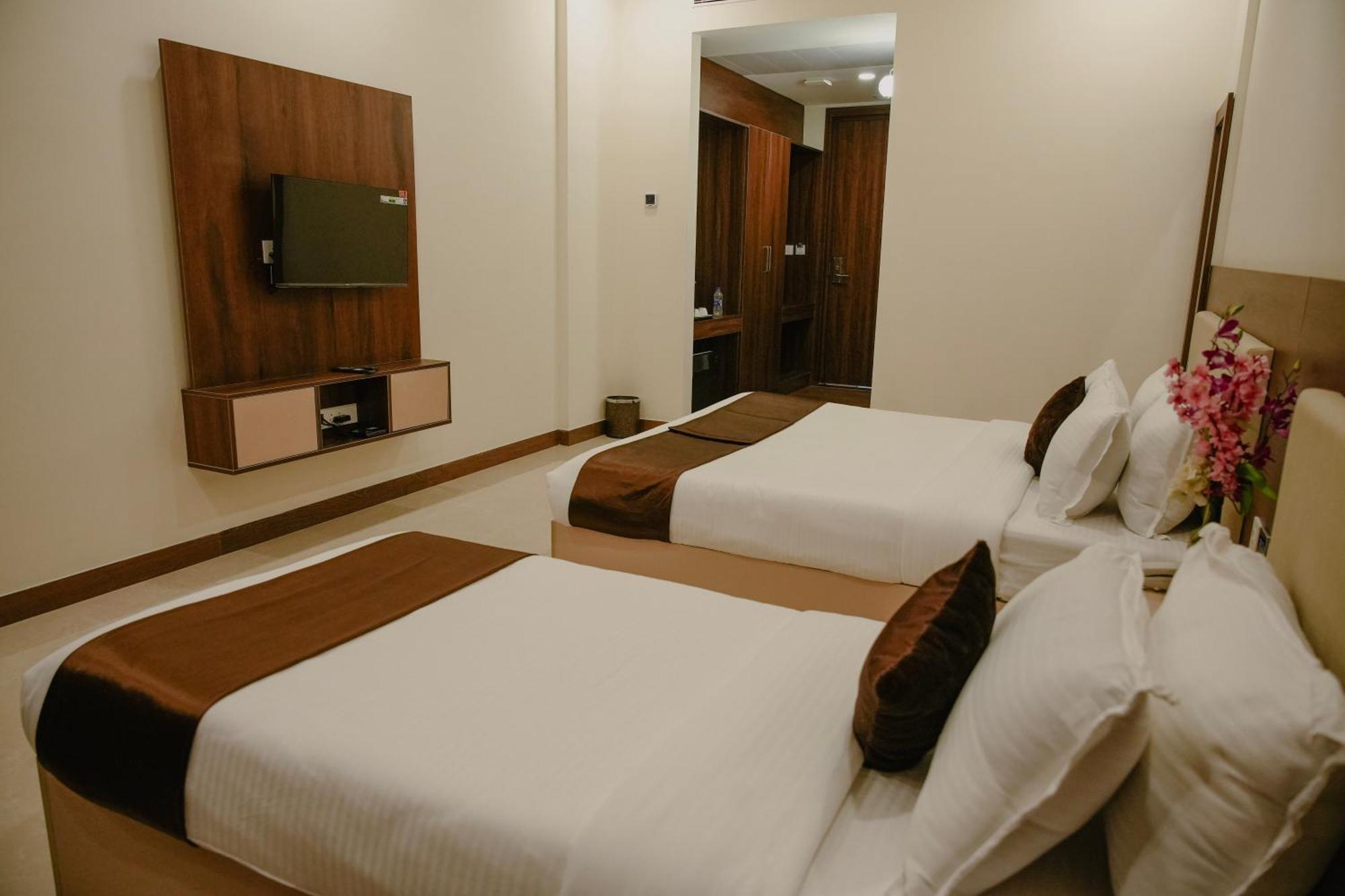 The King'S Meadows Hotel Golhalli Ngoại thất bức ảnh