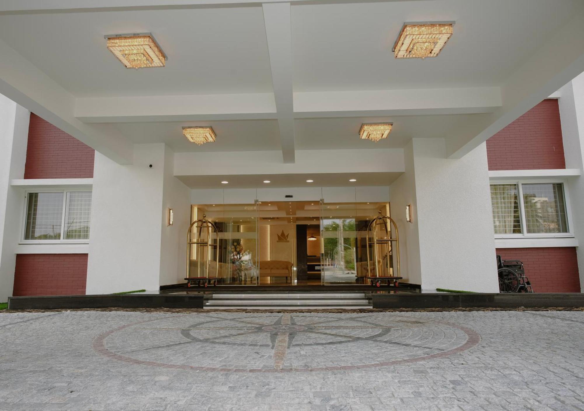 The King'S Meadows Hotel Golhalli Ngoại thất bức ảnh