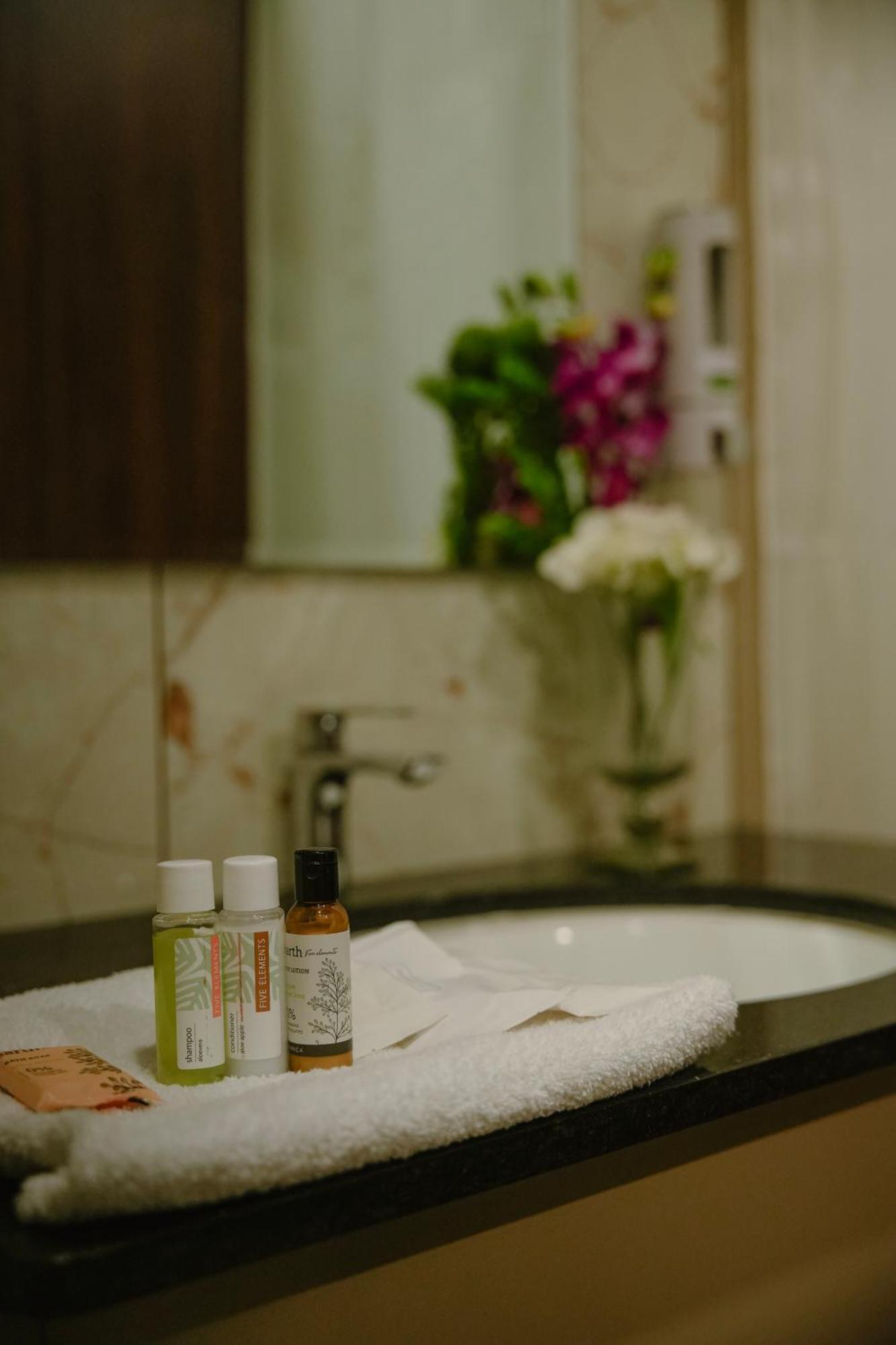 The King'S Meadows Hotel Golhalli Ngoại thất bức ảnh