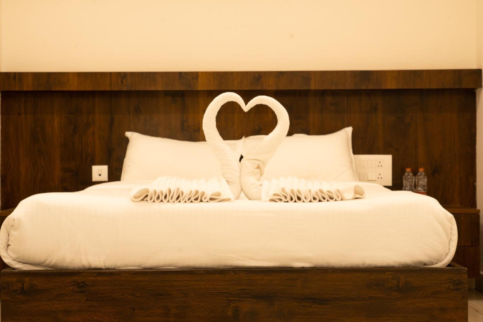 The King'S Meadows Hotel Golhalli Ngoại thất bức ảnh